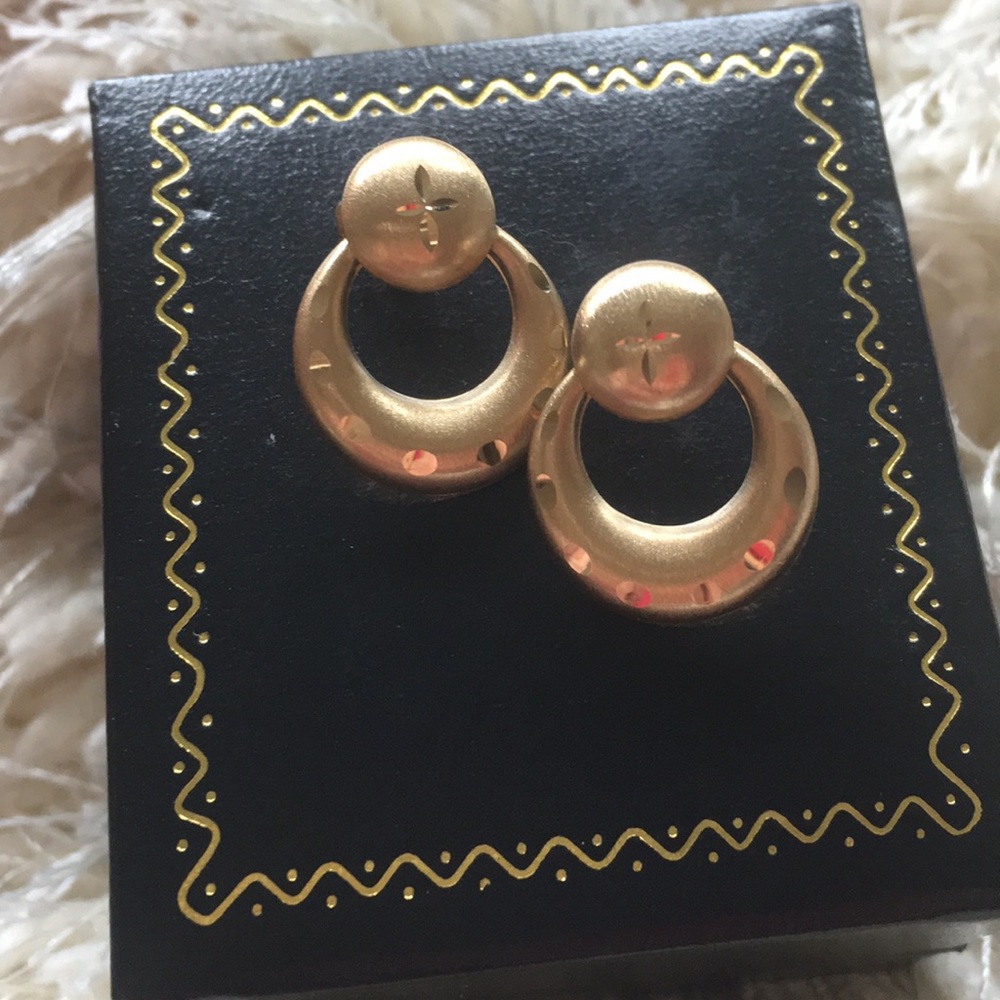 14k Door Knocker Earrings w/ Diamond-cut Details